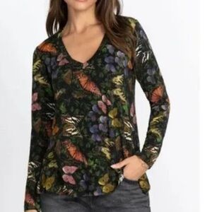 Johnny Was THE JANIE FAVORITE LONG SLEEVE V-NECK SWING TEE